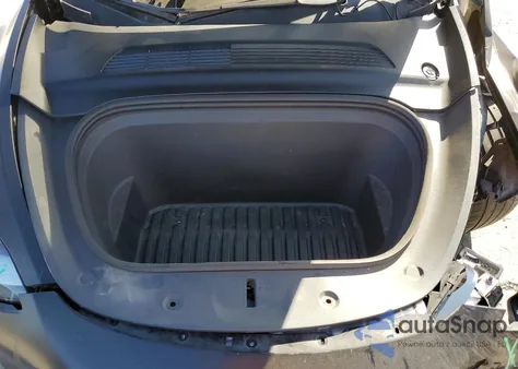 2021 Tesla Model Y z USA, uszkodzony, nr VIN 5YJYGDEE8MF097630